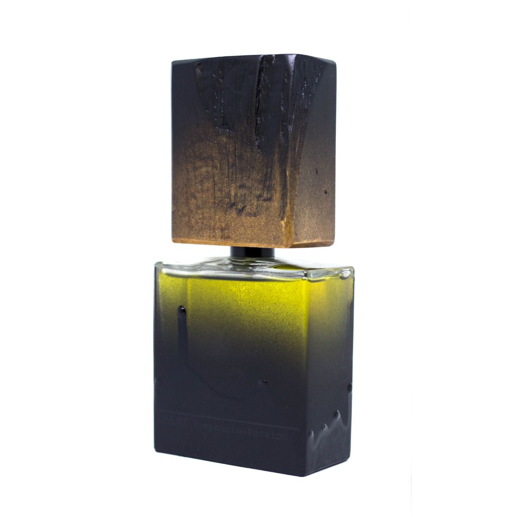 Filippo Sorcinelli Perfumes born in 2014; dedicated to the artistic passions of their creator:
Gothic art, music, photographythe fog.Shop at fragrapedia.com