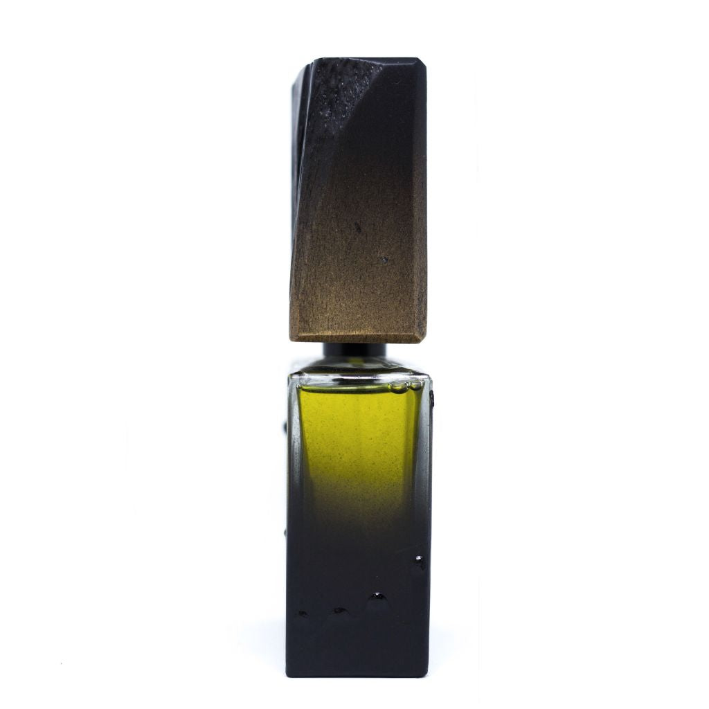 Filippo Sorcinelli Perfumes born in 2014; dedicated to the artistic passions of their creator:
Gothic art, music, photographythe fog.Shop at fragrapedia.com