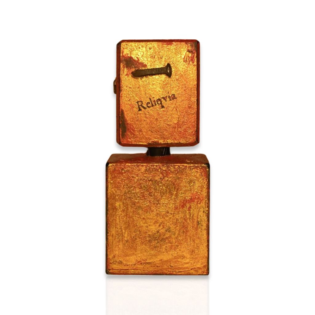 Filippo Sorcinelli Perfumes born in 2014; dedicated to the artistic passions of their creator:
Gothic art, music, photographythe fog.Shop at fragrapedia.com