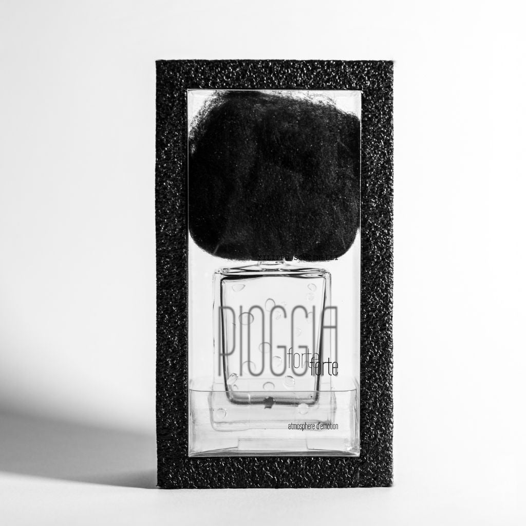 Filippo Sorcinelli Perfumes born in 2014; dedicated to the artistic passions of their creator:
Gothic art, music, photographythe fog.Shop at fragrapedia.com