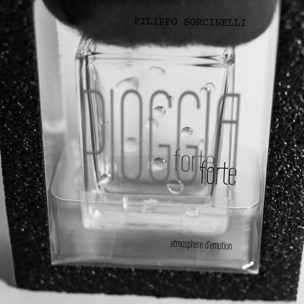 Filippo Sorcinelli Perfumes born in 2014; dedicated to the artistic passions of their creator:
Gothic art, music, photographythe fog.Shop at fragrapedia.com
